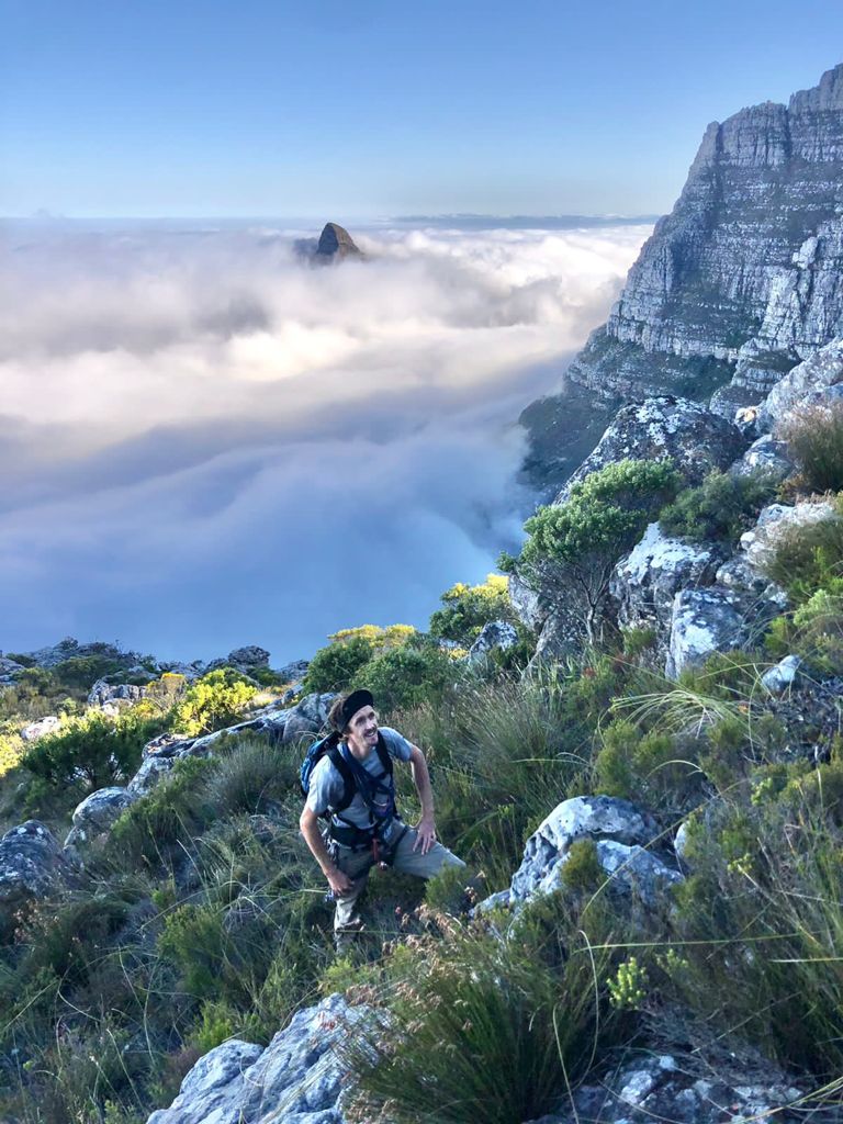 Several routes lead up the 12 Apostles, a chain of peak extending behind the famous tabular summit. Kasteelspoort is one of them. The photo was taken on Porcupine Ravine, another great Apostles route.